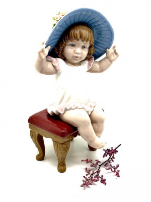 Статуэтка Lladro Мамина шляпа