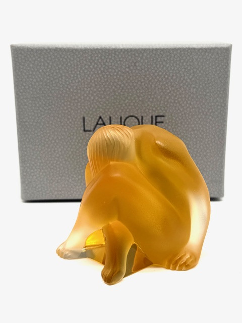 Фигурка Lalique Nu янтарная   
