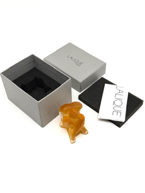 Фигурка Lalique Nu янтарная   
